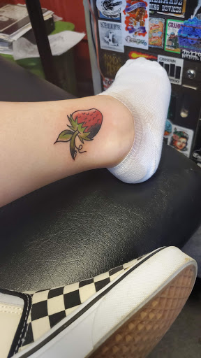 Tattoo Shop «Sacred Hand Tattoo Society», reviews and photos, 960 Parsons Ave, Columbus, OH 43206, USA