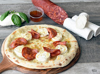 Pepperoni du Pizzas à emporter Distributeur automatique de pizzas 🍕 Monsieur Tomate - Intermarché Lisle / Tarn - 24/7 à Lisle-sur-Tarn - n°2