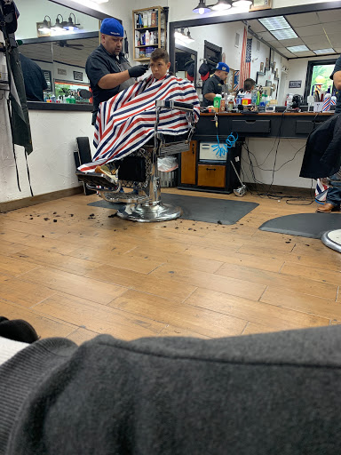 Barber Shop «LEGENDZ CLASSIC BARBER SHOP», reviews and photos, 207 N Center St, Arlington, TX 76011, USA