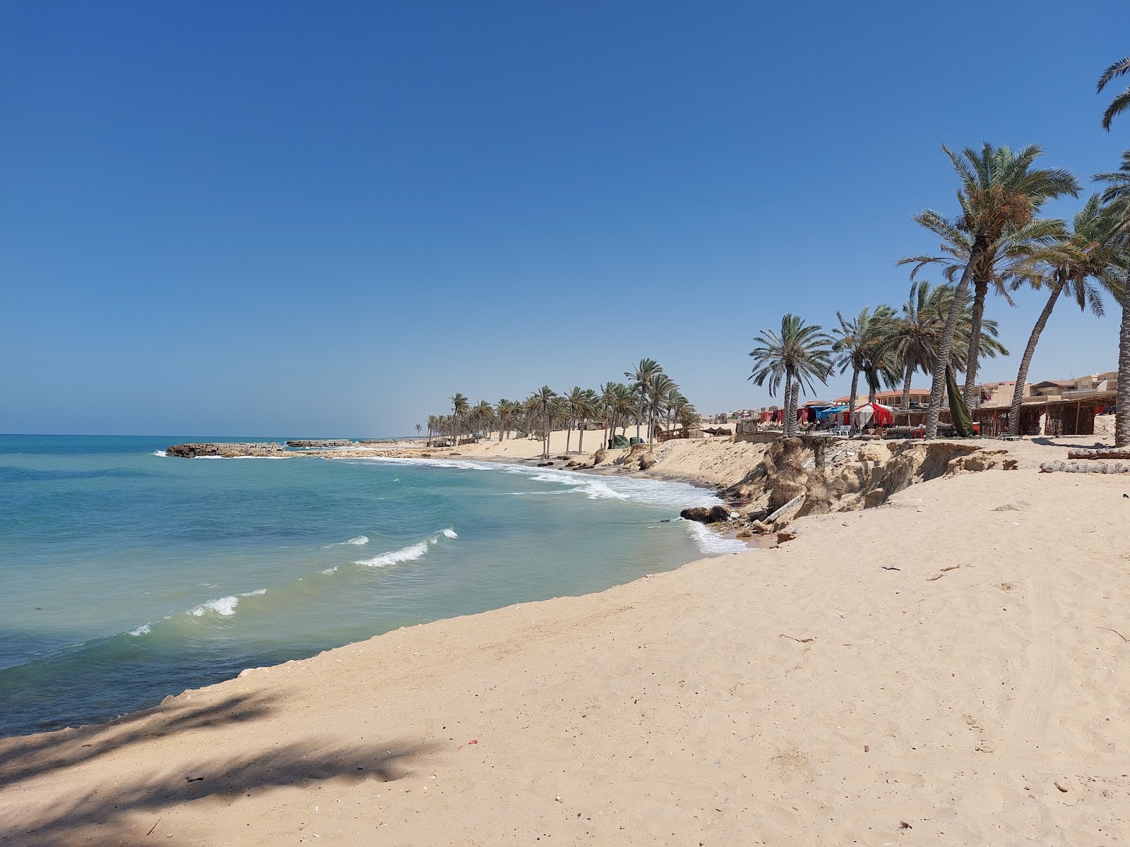 Foto de El Resa Beach - lugar popular entre os apreciadores de relaxamento