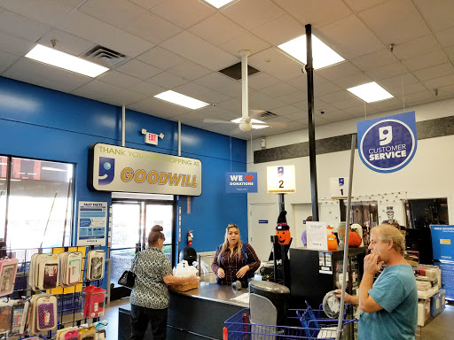 Thrift Store «43rd & Thunderbird Goodwill Retail Store & Donation Center», reviews and photos, 4147 W Thunderbird Rd, Phoenix, AZ 85053, USA