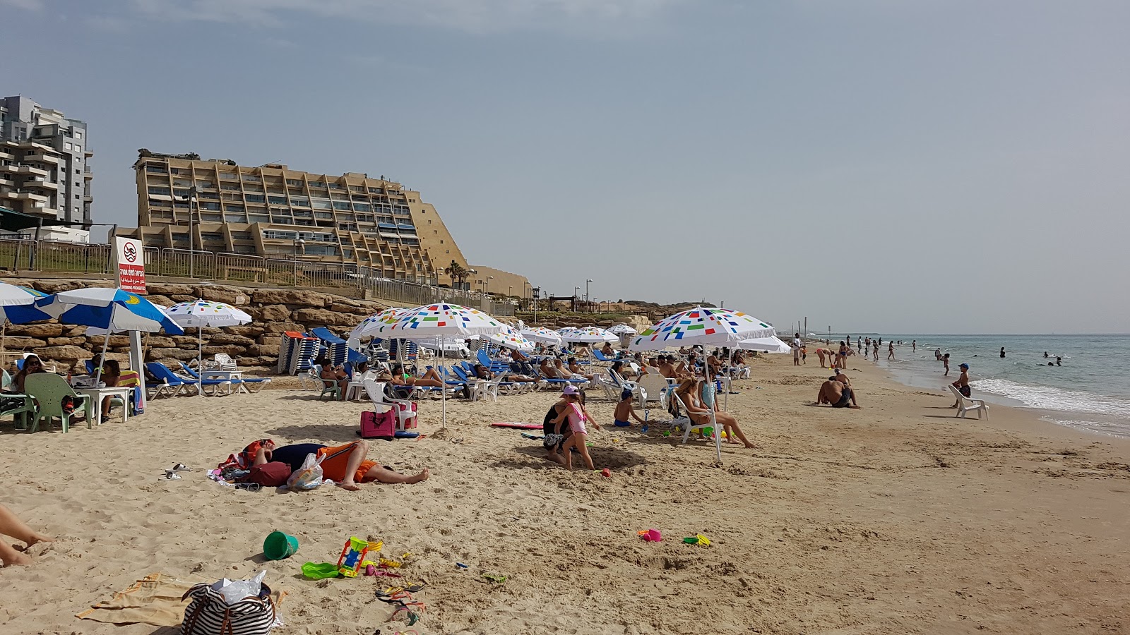 Φωτογραφία του Hatzuk beach και η εγκατάσταση