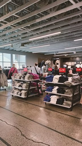 Clothing Store «Nike Factory Store», reviews and photos, 600 Bluebird Ct, Central Valley, NY 10917, USA