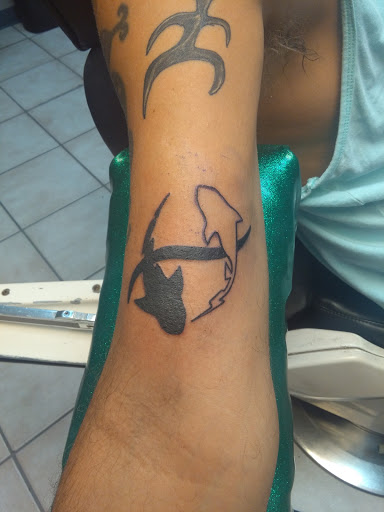 Explore bee tattoo ideas for women, creative tattoo ideas in Bradenton, available at Memory Lane Tattoo Co.