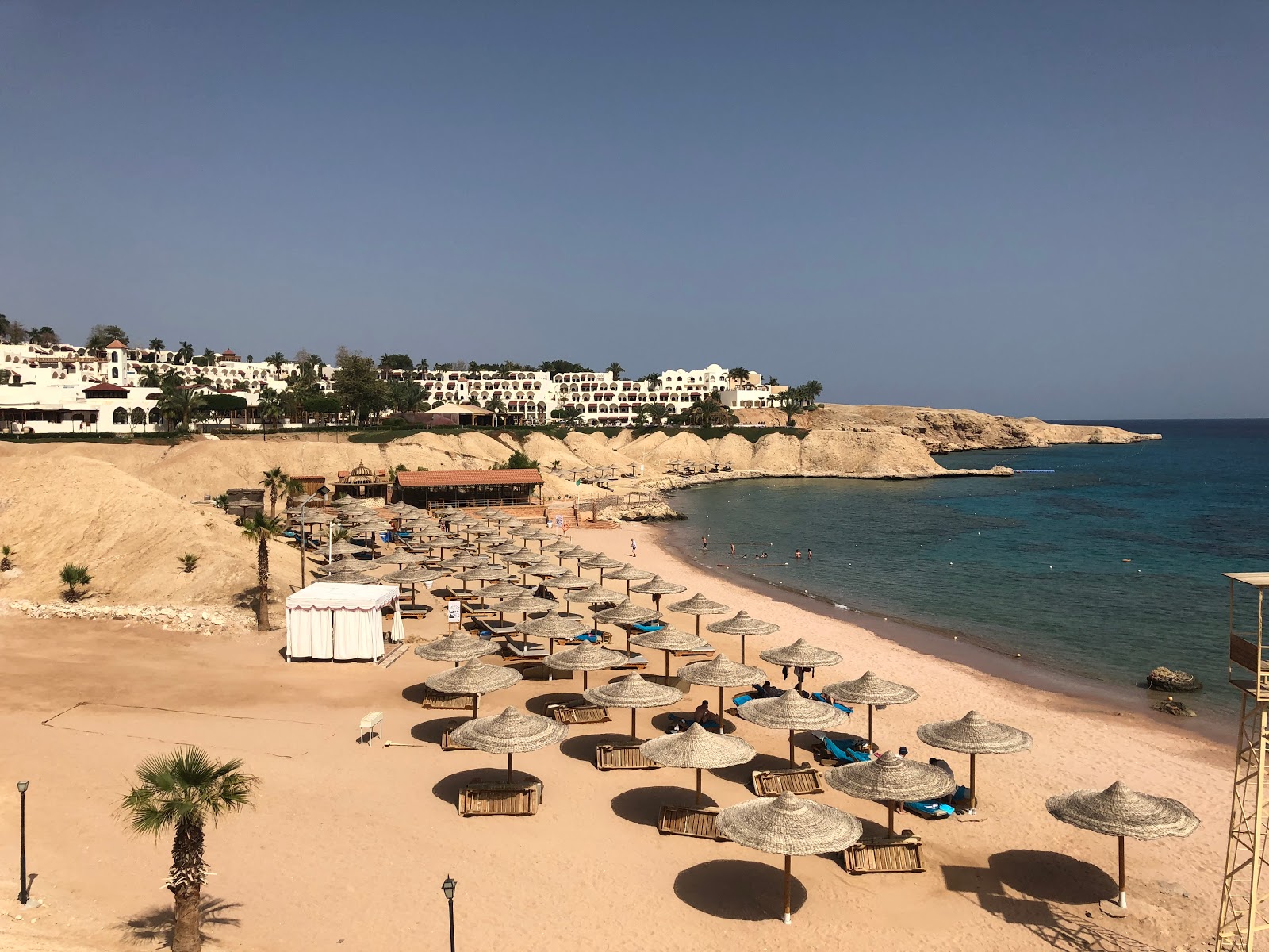 Foto di Spiaggia del Movenpick Resort con più baie spaziose