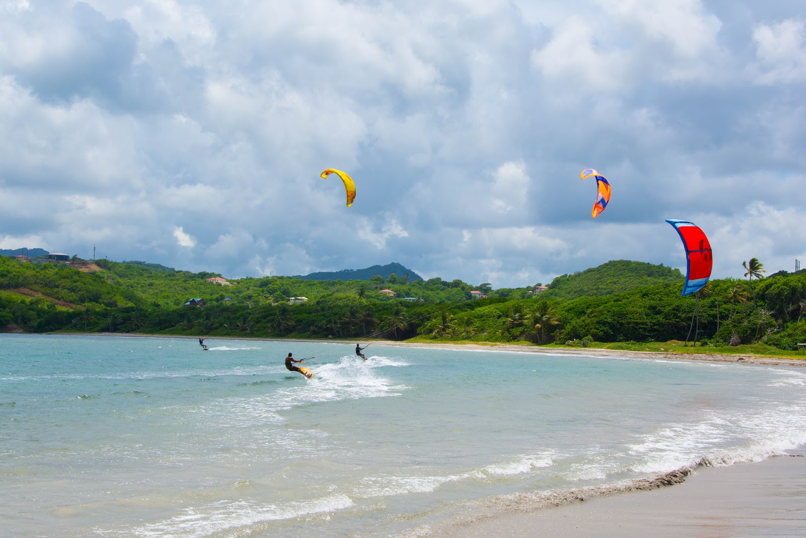 Foto de Plantation beach con bahía mediana