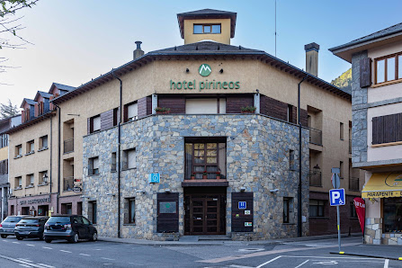 Hotel Pirineos C. Ral, 46, 22466 Castejón de Sos, Huesca, España