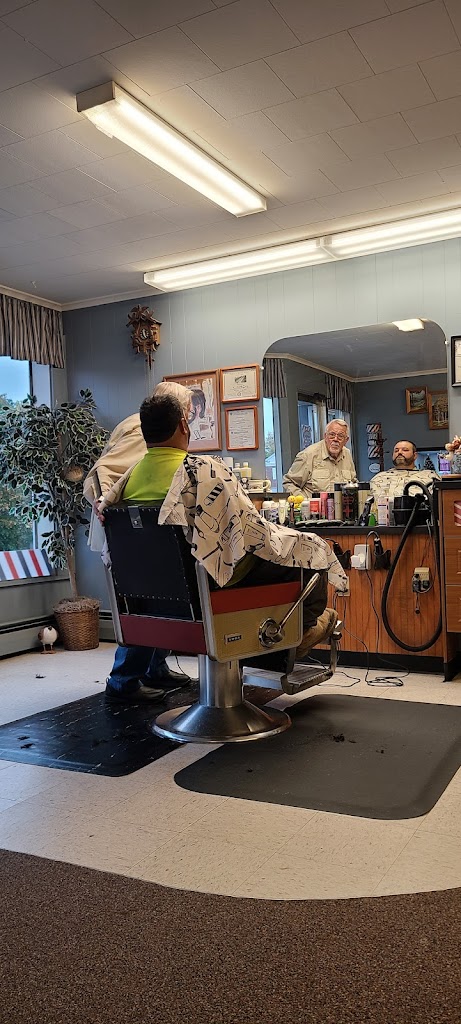 Buzzy's Barber Shop 04950