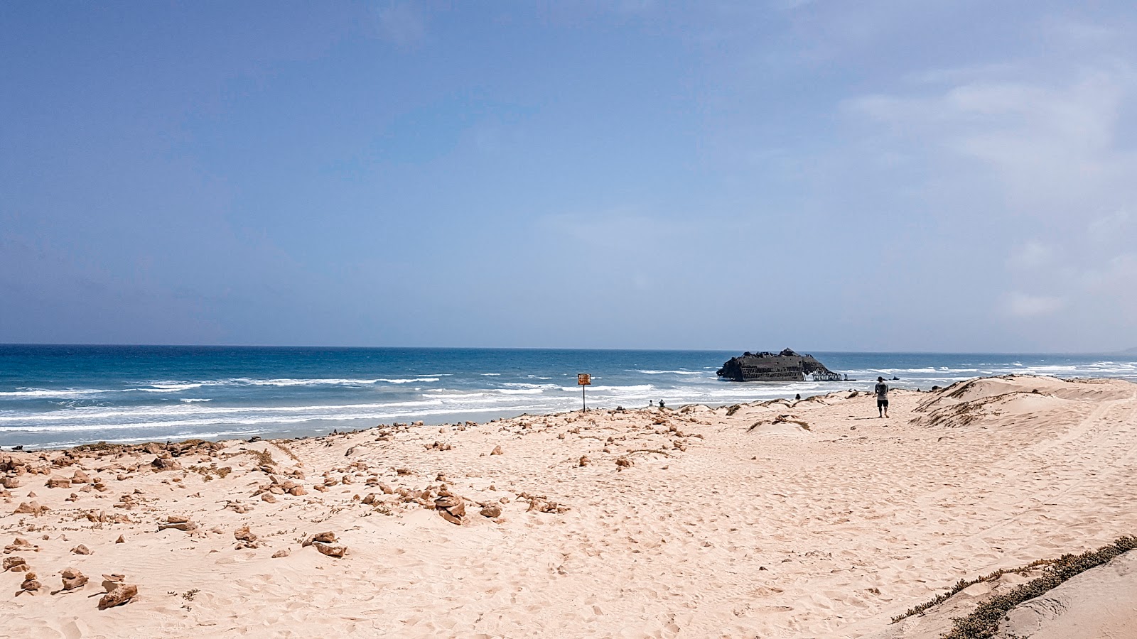 Foto av Praia da Atalanta med turkos rent vatten yta