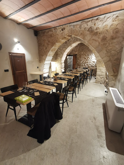 Restaurant Cal Maginet - Carrer de la Vila, 2, 43490 Vilaverd, Tarragona, Spain