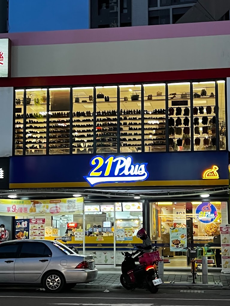 21Plus 大里門市 的照片