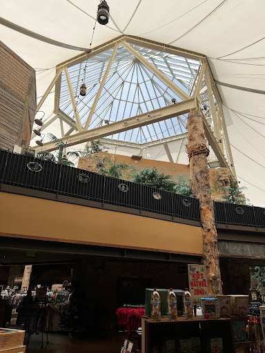 Sporting Goods Store «Bass Pro Shops», reviews and photos, 951 E Lewis and Clark Pkwy, Clarksville, IN 47129, USA