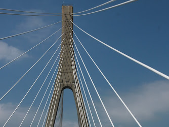 Veterans Memorial Bridge