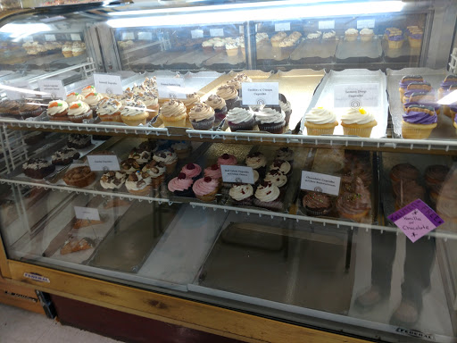 Three Sisters Cake Shop, 1 Washington St, Dover, NH 03820, USA, 