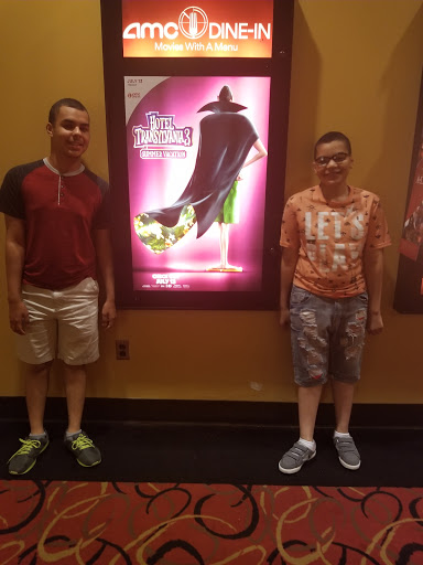 Movie Theater «AMC DINE-IN Menlo Park 12», reviews and photos, 55 Parsonage Rd #390, Edison, NJ 08837, USA