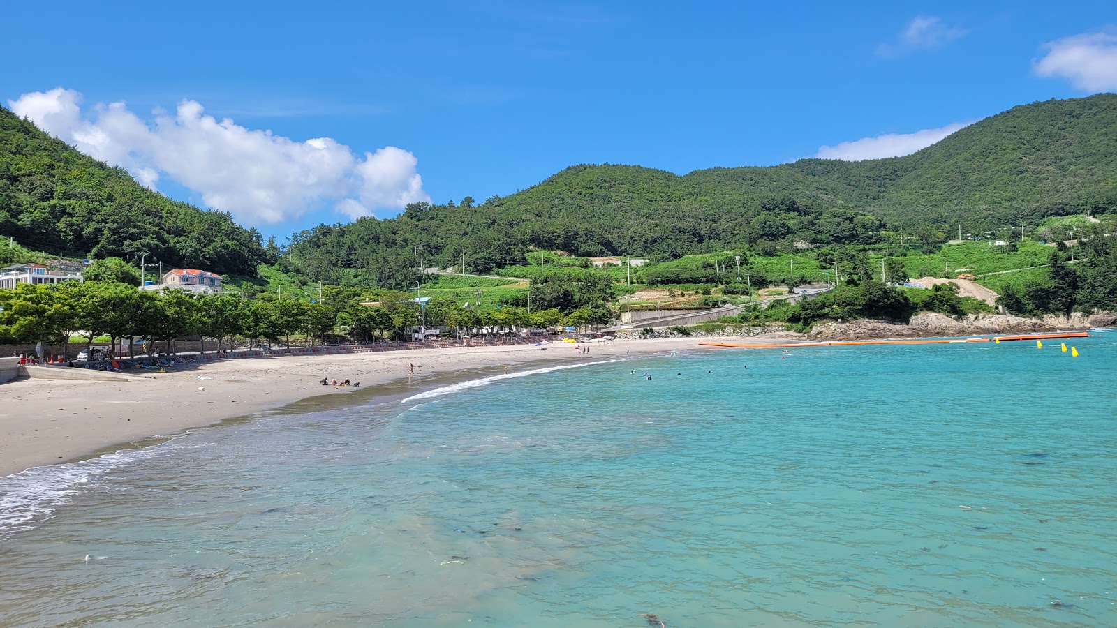 Sulli Beach'in fotoğrafı çok temiz temizlik seviyesi ile
