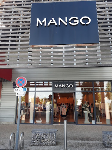 Magasin de vêtements pour femmes Mango Allonne