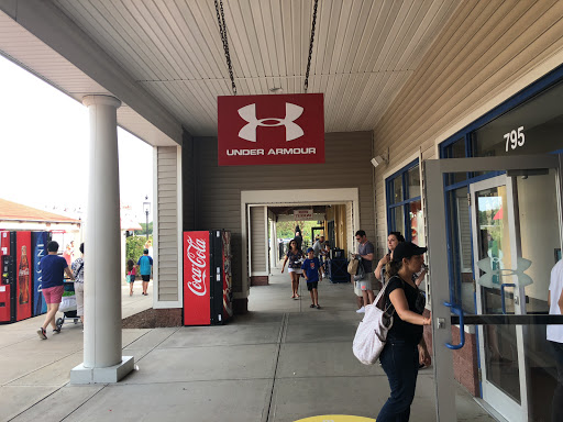 Shopping Mall «Wrentham Village Premium Outlets», reviews and photos, 1 Outlet Blvd, Wrentham, MA 02093, USA