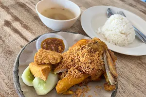 Restoran Ayam Penyet Ibu Nor image