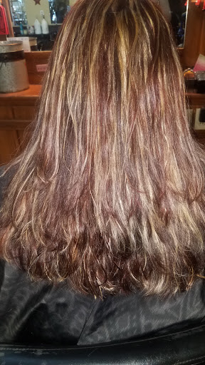 Beauty Salon «Top Notch Salon», reviews and photos, 92 Bluebird Ct, Lawrenceburg, KY 40342, USA