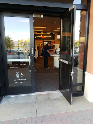 Cell Phone Store «Verizon», reviews and photos, 1555 Simi Town Center Way #585, Simi Valley, CA 93065, USA