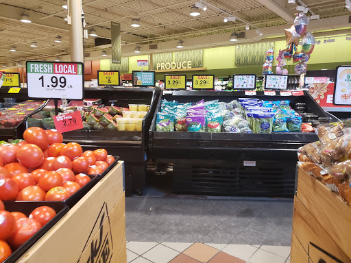Grocery Store «Schnucks», reviews and photos, 2030 Dorsett Rd, Maryland Heights, MO 63043, USA