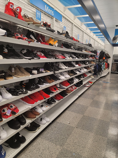 Clothing Store «Ross Dress for Less», reviews and photos, 484 Randall Rd, South Elgin, IL 60177, USA