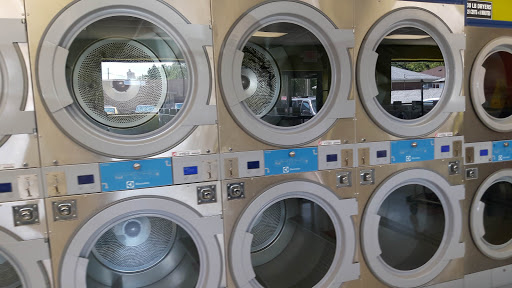 Laundromat «St. Clair Shores Electrolux Express Coin Laundromat», reviews and photos, 27520 Harper Ave, St Clair Shores, MI 48081, USA