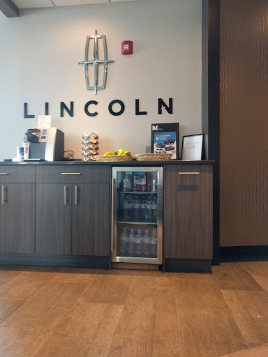 Car Dealer «Uptown Ford Lincoln», reviews and photos, 2111 N Mayfair Rd, Milwaukee, WI 53226, USA