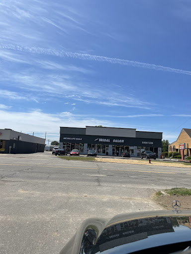 Bridal Shop «Allure Bridal Salon», reviews and photos, 29457 W 6 Mile Rd, Livonia, MI 48152, USA