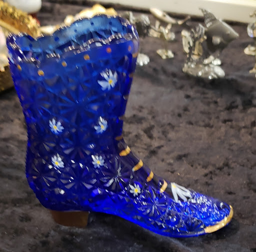 Thrift Store «Hand to Hand Thrift Store», reviews and photos, 785 Terryville Ave, Bristol, CT 06010, USA