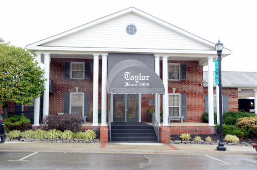 Funeral Home «Taylor Funeral Home Inc», reviews and photos, 214 N Main St, Dickson, TN 37055, USA