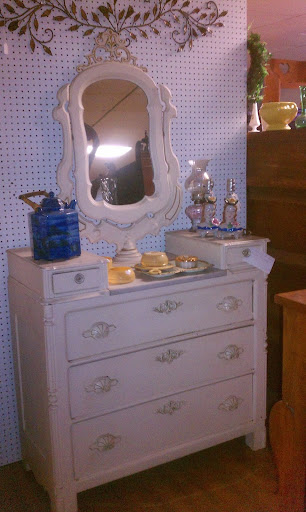 Antique Furniture Store «Useful Things Antiques & Collectibles Store», reviews and photos, 11 Crenshaw Ln, Coxs Creek, KY 40013, USA