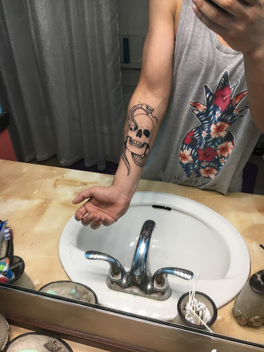 Tattoo Shop «Aardvark Tattoo Company», reviews and photos, 14804 SE Powell Blvd, Portland, OR 97236, USA