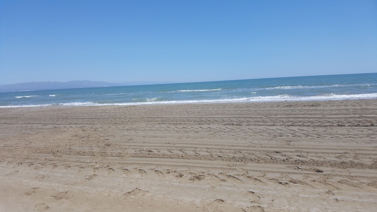 Photo de Platja Bassa d'Arena avec baie longue