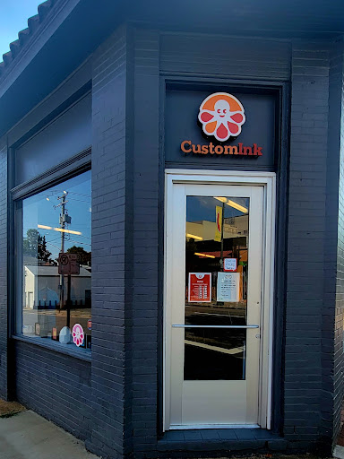 Custom T-shirt Store «CustomInk - Custom T-shirt Store - Richmond», reviews and photos, 3401 W Cary St, Richmond, VA 23221, USA