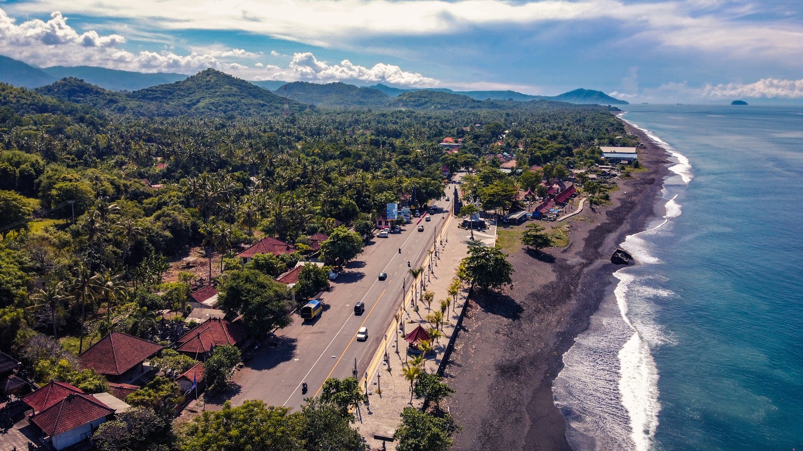 Photo de Yeh Malet Beach avec plage spacieuse