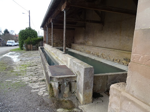 Fontaine-lavoir à Pomoy