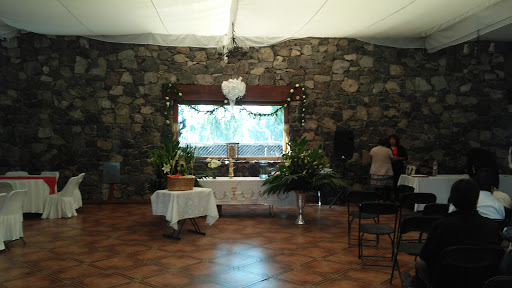Salón Jardín Casa de Piedra