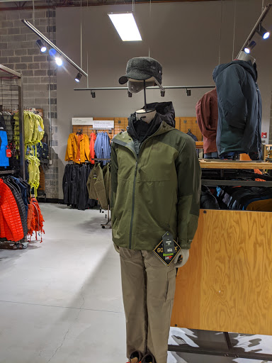 Camping Store «REI», reviews and photos, 63 W Aylesbury Rd, Timonium, MD 21093, USA