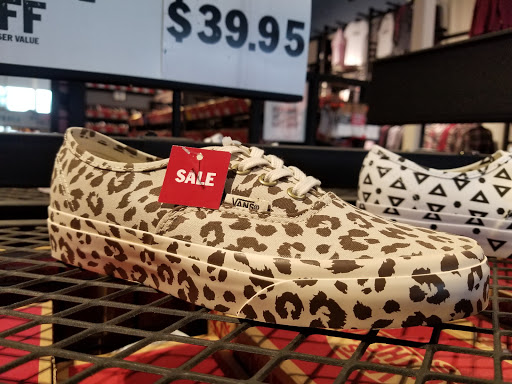 Shoe Store «Vans», reviews and photos, 450 NW 257th Ave #508, Troutdale, OR 97060, USA