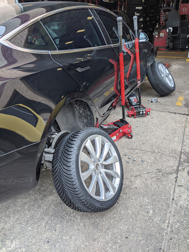 Tire Shop «Discount Tire Store - Round Rock, TX», reviews and photos, 3115 S Interstate 35, Round Rock, TX 78664, USA