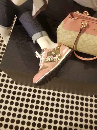 Shopping Mall «Kittery Premium Outlets», reviews and photos, 375 US-1, Kittery, ME 03904, USA