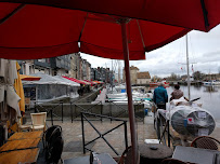 Atmosphère du Restaurant Le Café de Paris à Honfleur - n°7