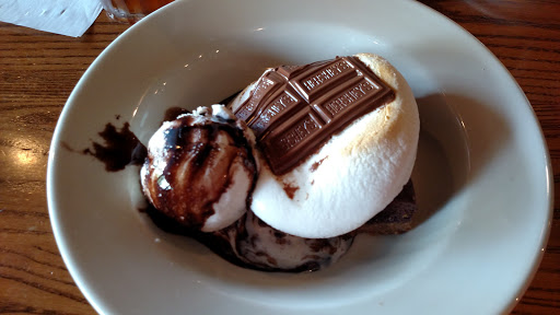 American Restaurant «Cracker Barrel Old Country Store», reviews and photos, 11701 University Ave, Clive, IA 50325, USA