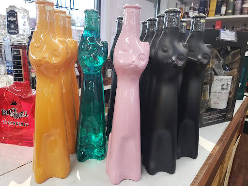 Liquor Store «Liquor Square», reviews and photos, 75 S Main St, Unionville, CT 06085, USA