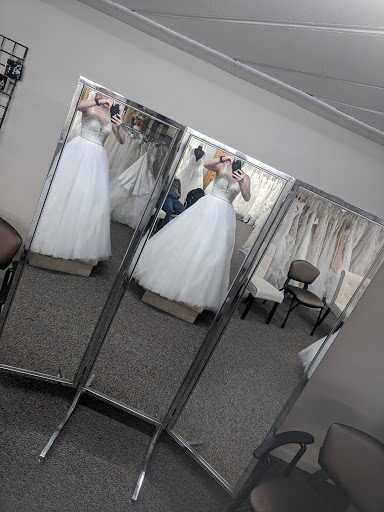 Bridal Shop «Bridal Dreams», reviews and photos, 115 S Market St, Oskaloosa, IA 52577, USA