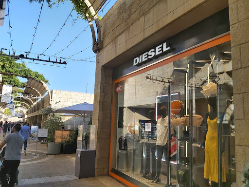 Tresillos stores Jerusalem