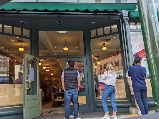 Clothing Store «Patagonia Pasadena», reviews and photos, 47 N Fair Oaks Ave, Pasadena, CA 91103, USA