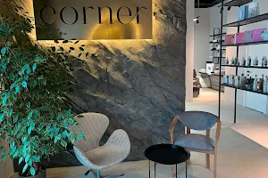 Салон красоты "Corner Salon" - окрашивание, стрижки, маникюр, брови image